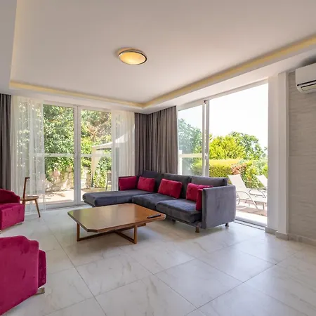 Ada Κουσάντασι