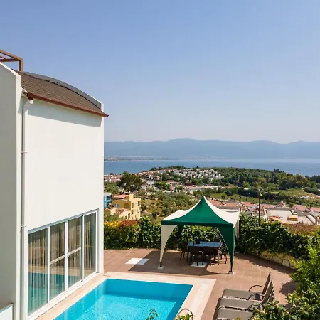 Ada Villa