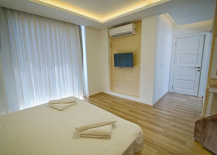 Ada Villa *